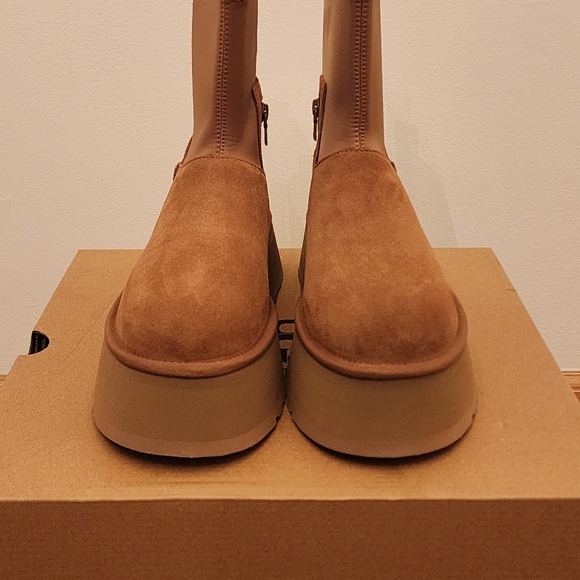 UGG - Classic Dipper (Brand new, unworn with box) Size: 7, brown suede - Picture 3 of 10